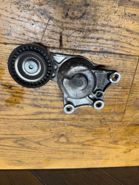 Generator/alternator belt tensioner – Peugeot 208 I (2012-2019)