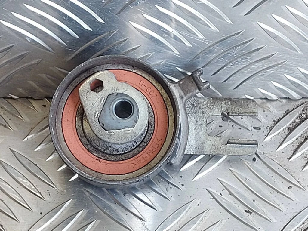 Generator/alternator belt tensioner – Volvo V60 (2011-2013)