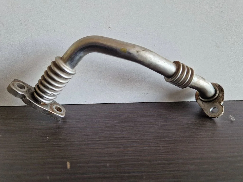 Turbo turbocharger oiling pipe/hose 04L145736E
