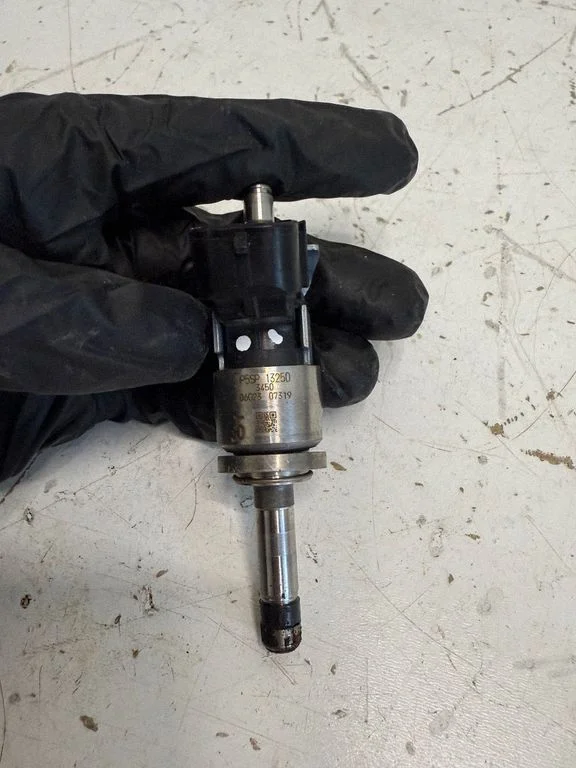 Fuel injector P5SP13250