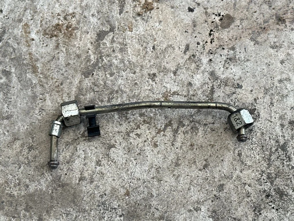 Fuel injector supply line/pipe