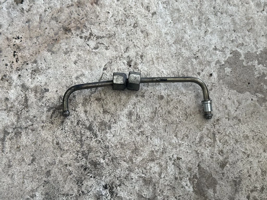 Fuel injector supply line/pipe
