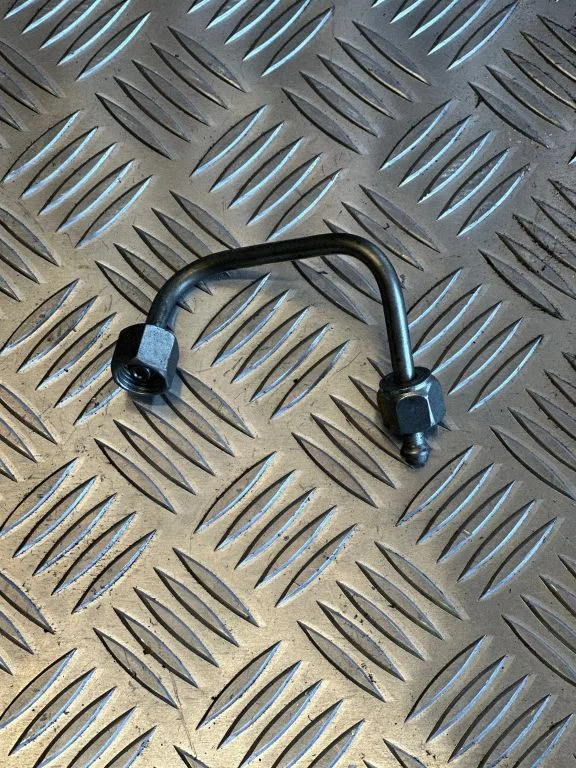 Fuel injector supply line/pipe