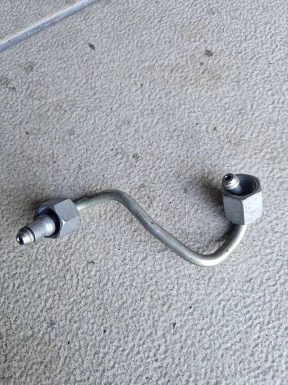 Fuel injector supply line/pipe – Toyota Avensis T270 (2015-2018)