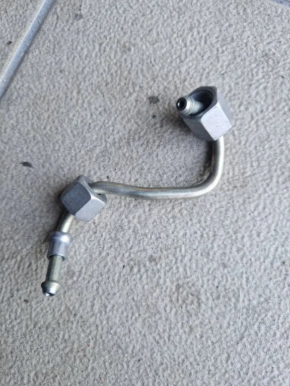 Fuel injector supply line/pipe – Toyota Avensis T270 (2015-2018)