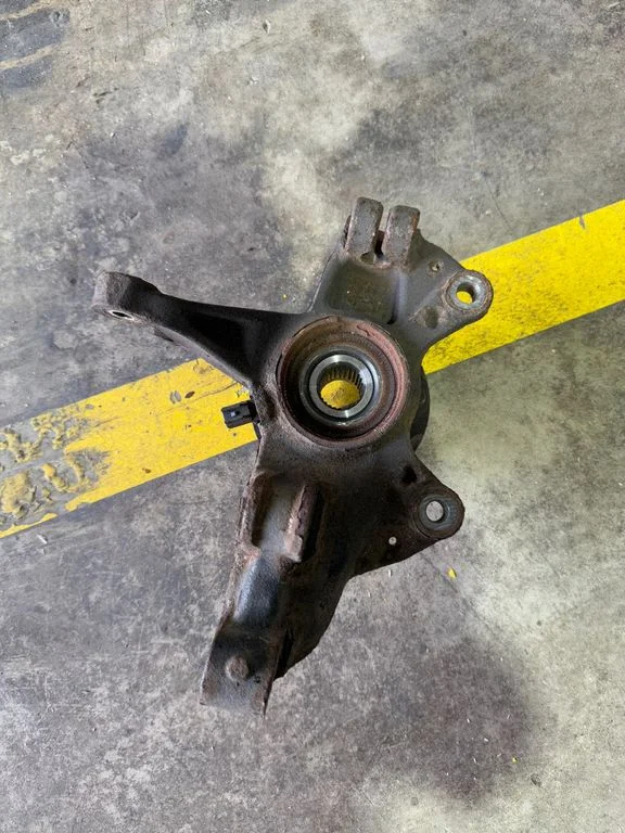 Front wheel hub – front right