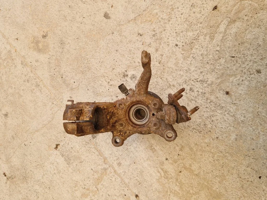 Front wheel hub – front right