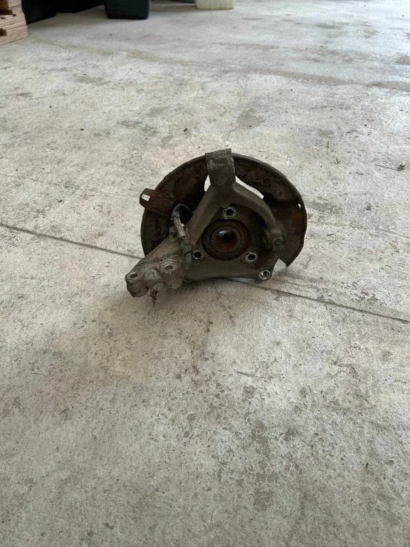 Front wheel hub – front right