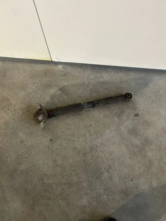 Rear shock absorber/damper
