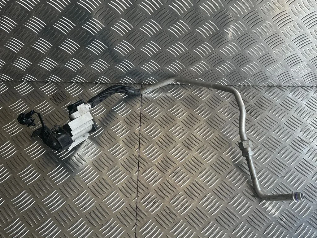 Air conditioning (A/C) pipe/hose – Nissan Leaf I (ZE0) (2010-2017)