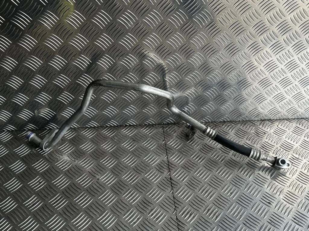 Air conditioning (A/C) pipe/hose – Nissan Leaf I (ZE0) (2010-2017)