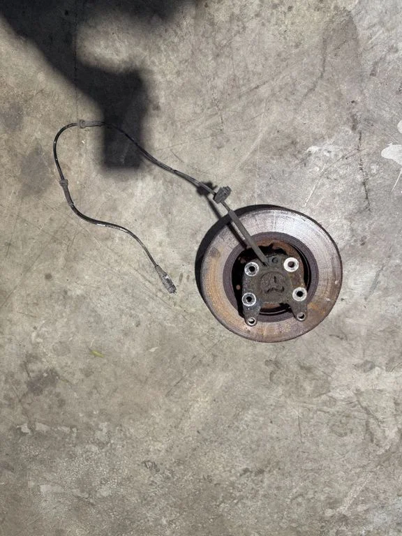 Rear wheel hub
