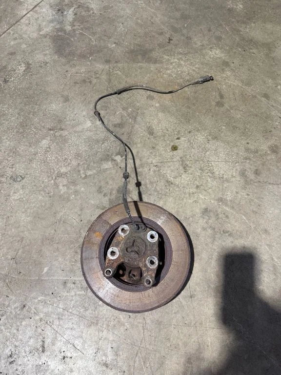 Rear wheel hub