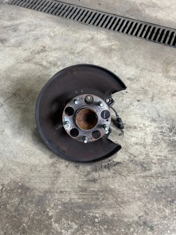 Rear wheel hub – rear right