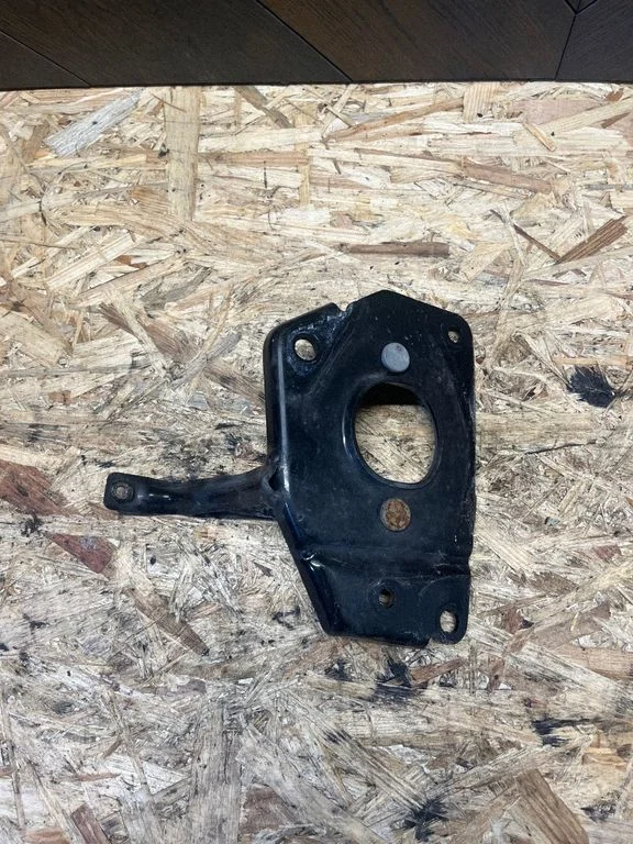 Gearbox mounting bracket 9682731780