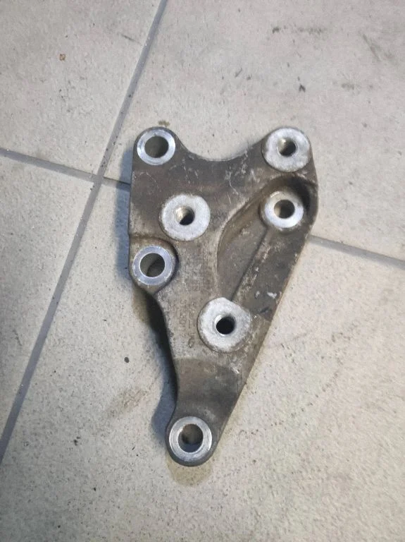Gearbox mounting bracket – Volvo S60 (2011-2013)