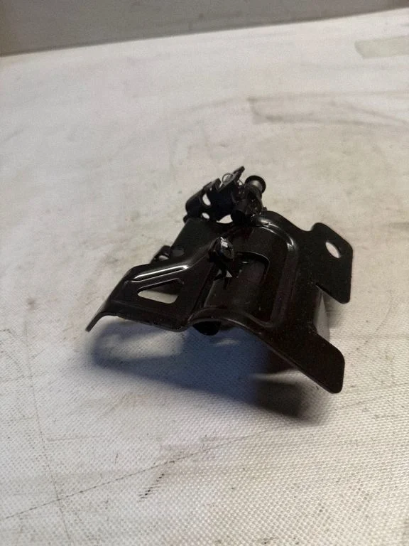 Gearbox mounting bracket