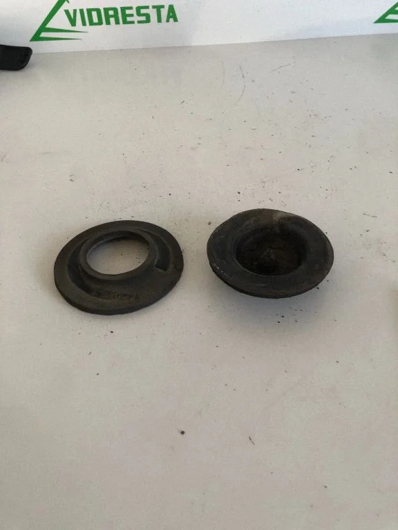 Rear coil spring rubber mount – Peugeot 2008 I (2013-2019)