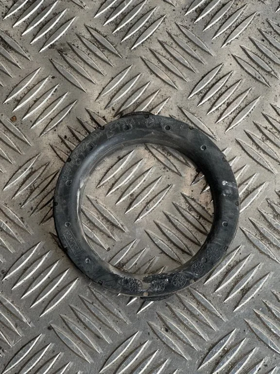Rear coil spring rubber mount – Volvo XC70 (2008-2013)