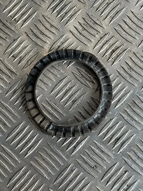Rear coil spring rubber mount – Volvo XC70 (2008-2013)