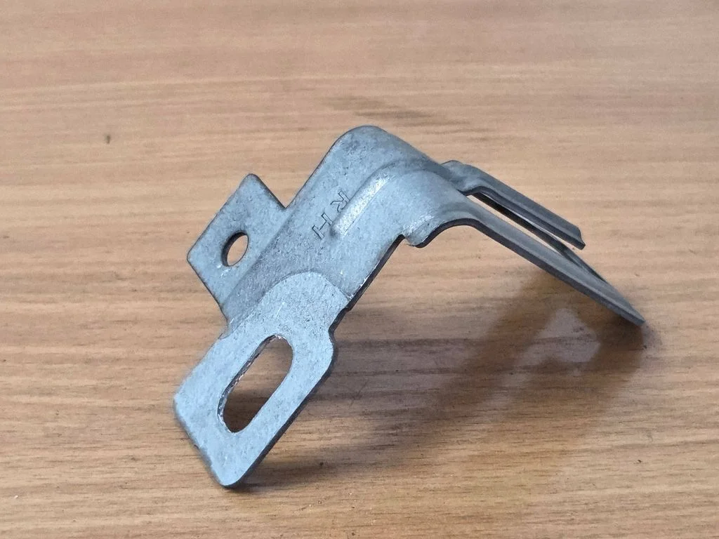 Esistange kinnitusklamber – Volvo XC60 (2014-2016)