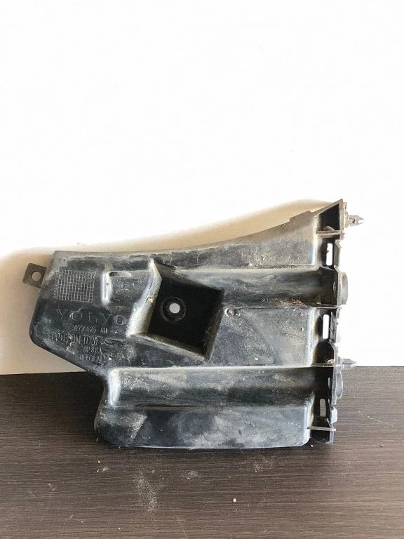 Front bumper mounting bracket – Volvo V60 (2011-2013)