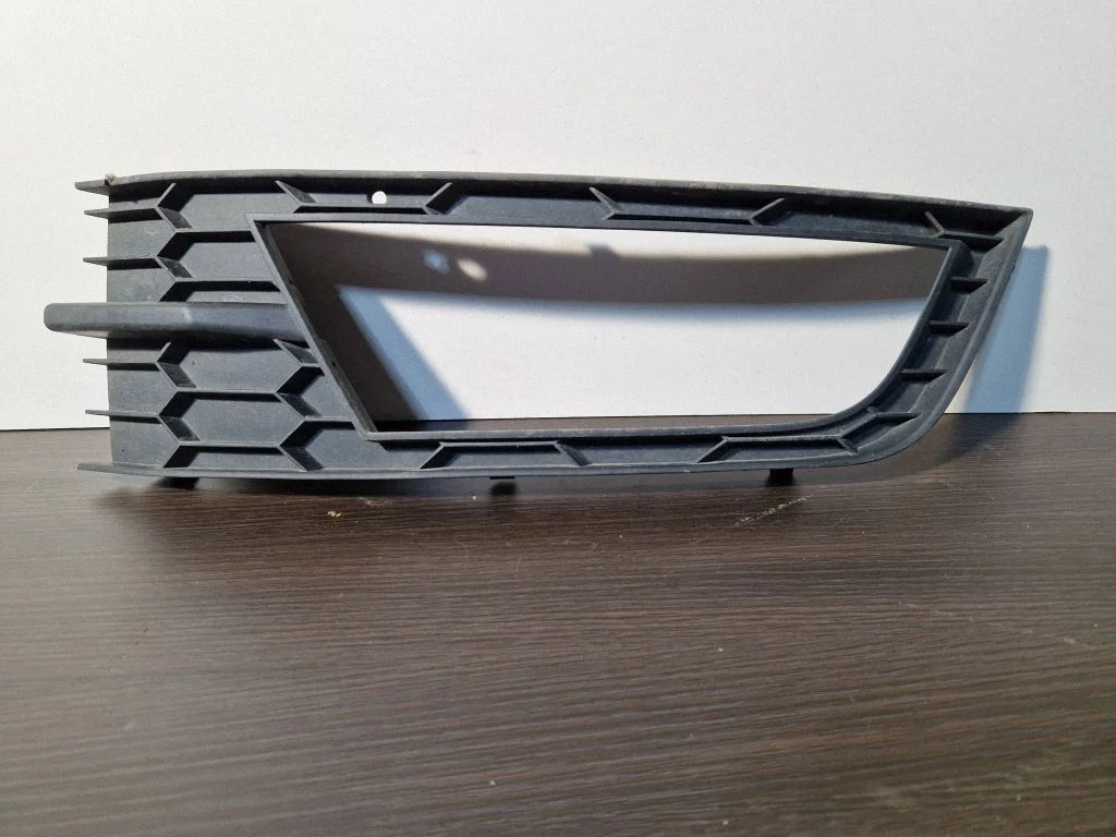 Front fog light trim/grill 5E0807681