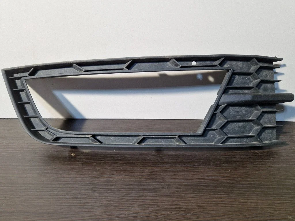Front fog light trim/grill 5E0807682