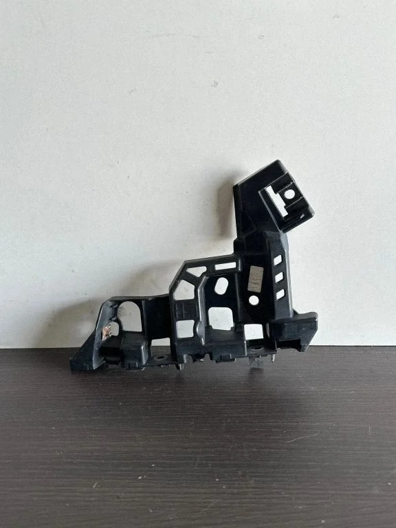 Esistange kinnitusklamber – Opel Astra K (2015-2021)
