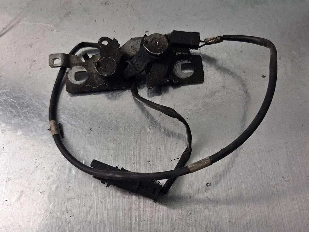 Engine bonnet/hood lock/catch – Peugeot 308 (2013-2021)