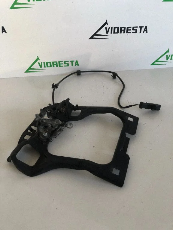 Motora pārsega slēdzene 725027
