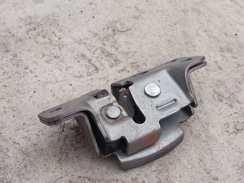 Engine bonnet/hood lock/catch – Chrysler Grand Voyager V (2007-2015)