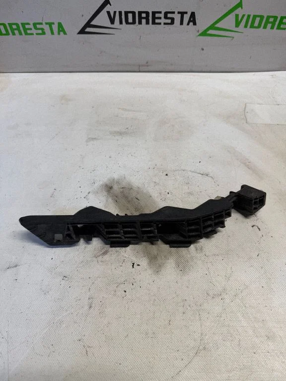 Esistange kinnitusklamber – KIA Sportage (2011-2016)