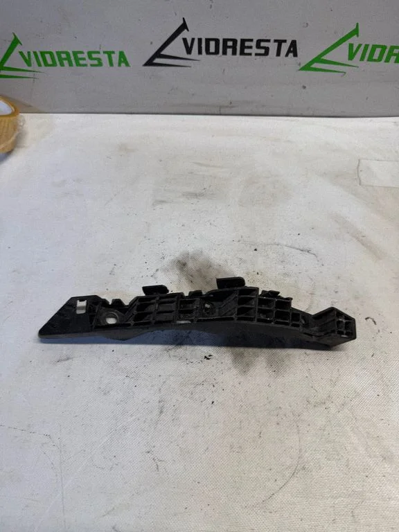 Esistange kinnitusklamber – KIA Sportage (2011-2016)