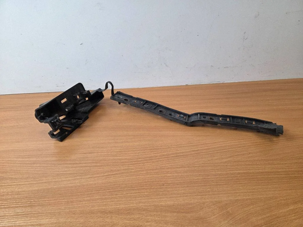 Rear bumper mounting bracket 9680909580