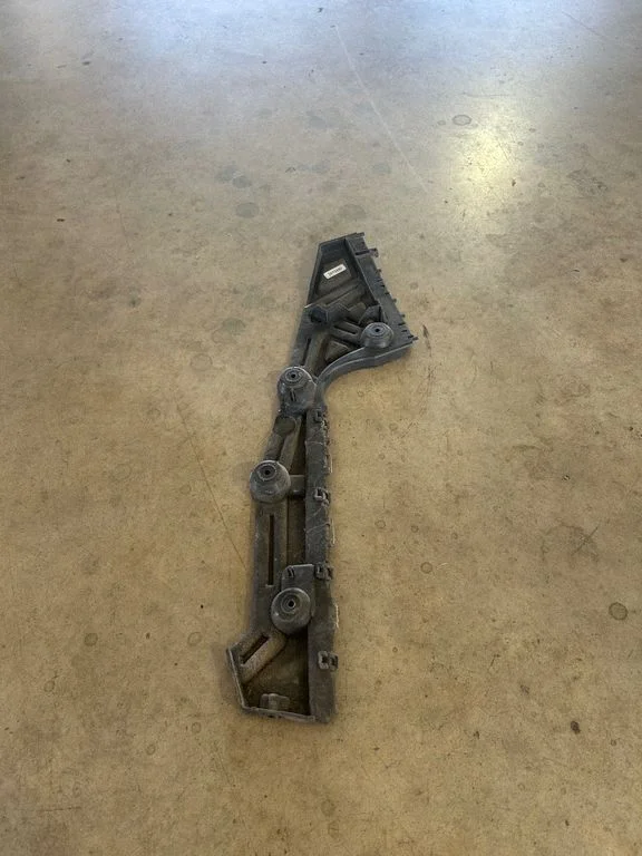Tagumise kaitseraua kinnitusklamber – Renault Trafic III (X82) (2014-)