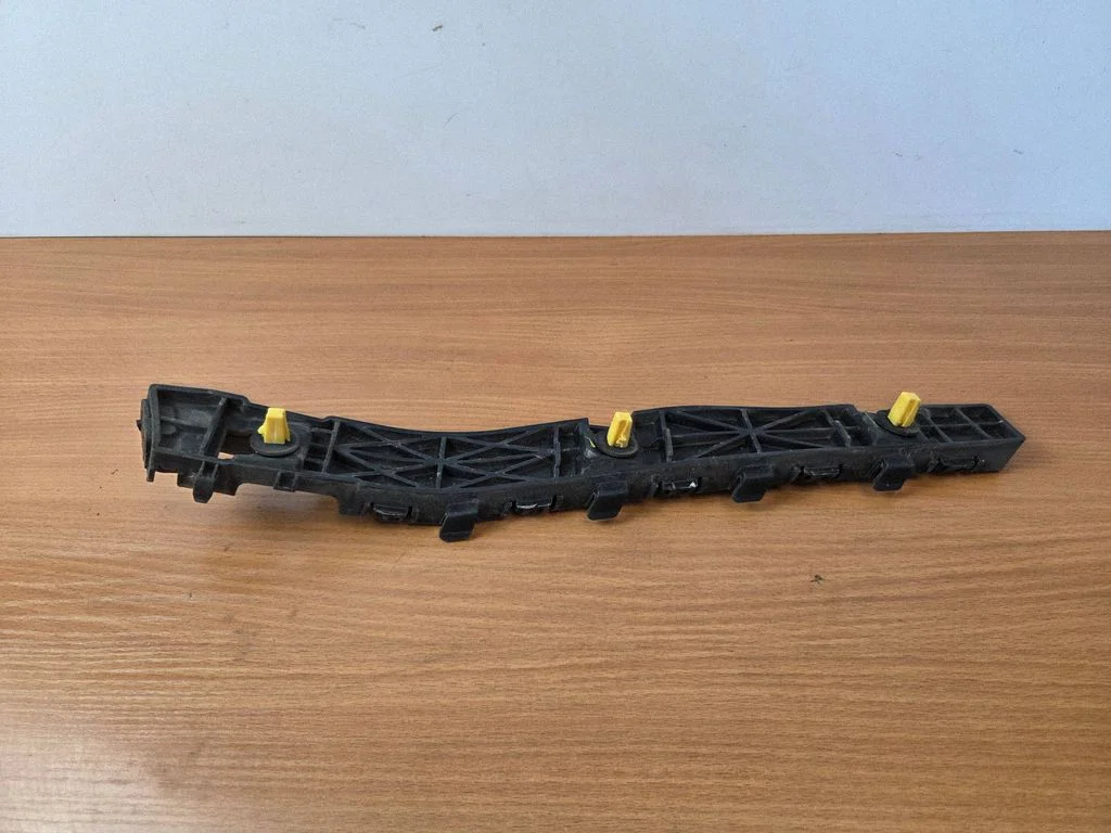 Rear bumper mounting bracket 86613F1000