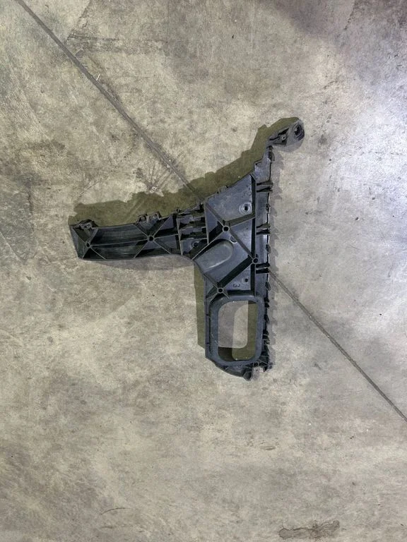 Tagumise kaitseraua kinnitusklamber – Audi Q7 4L (2005-2015)