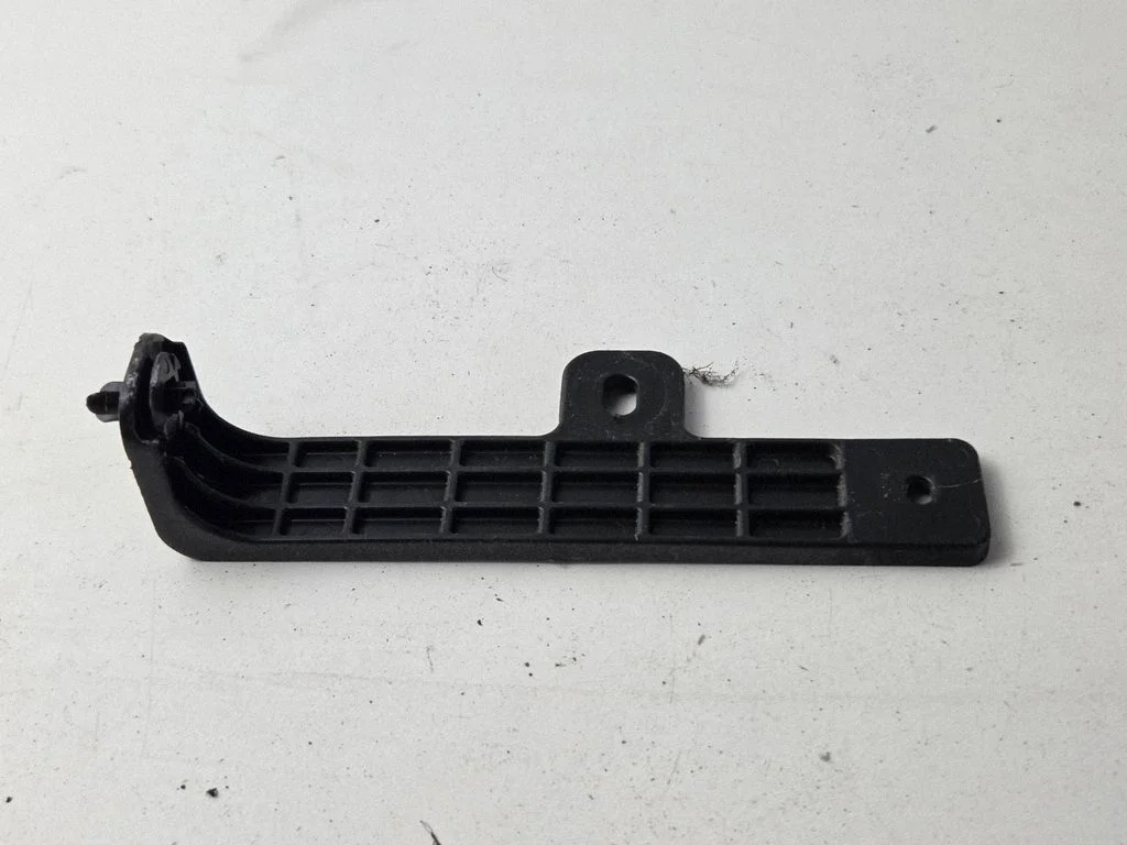 Rear bumper mounting bracket 8663300000
