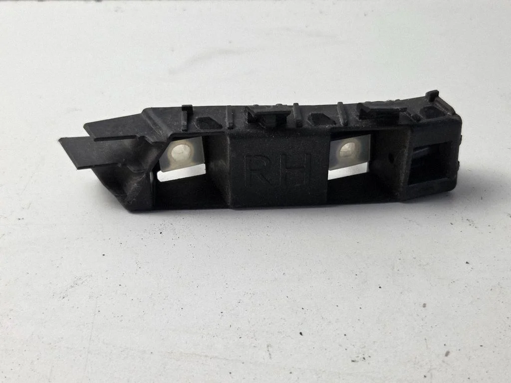Rear bumper mounting bracket 86654Q0000