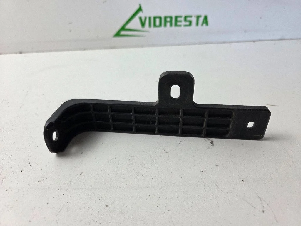 Rear bumper mounting bracket 8663300000