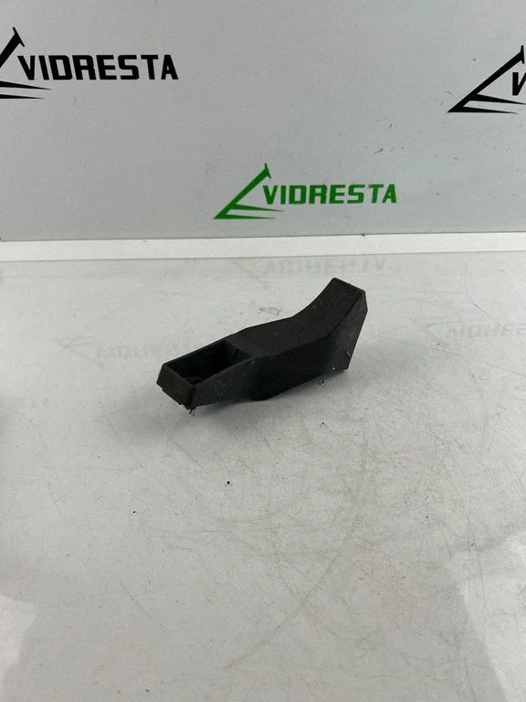 Rear bumper mounting bracket JX7BA17B918A