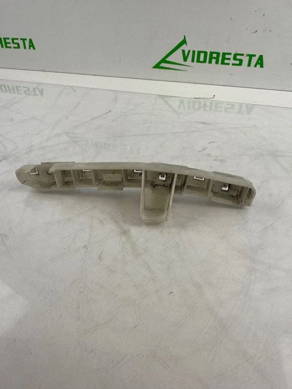 Priekšējā bampera turētājs 62223BR00A