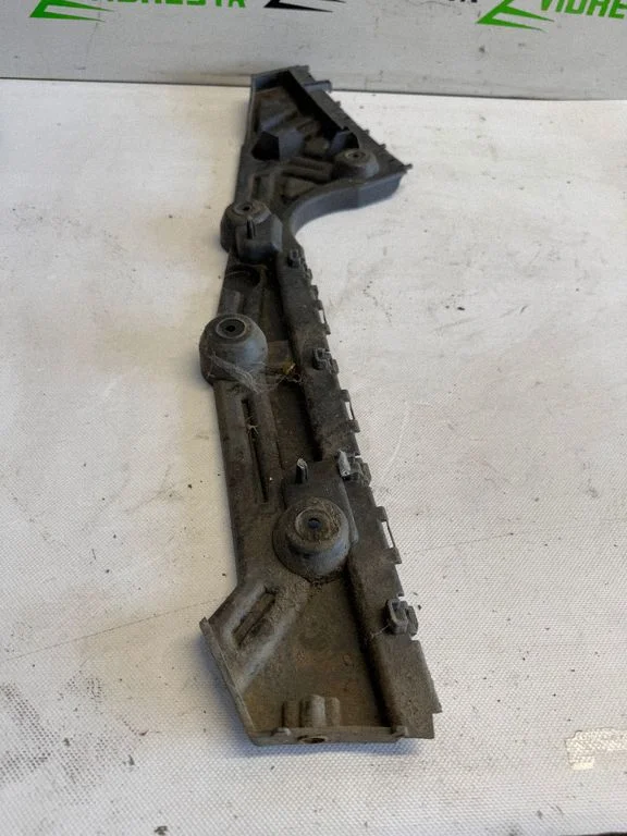 Rear bumper mounting bracket 852258694R