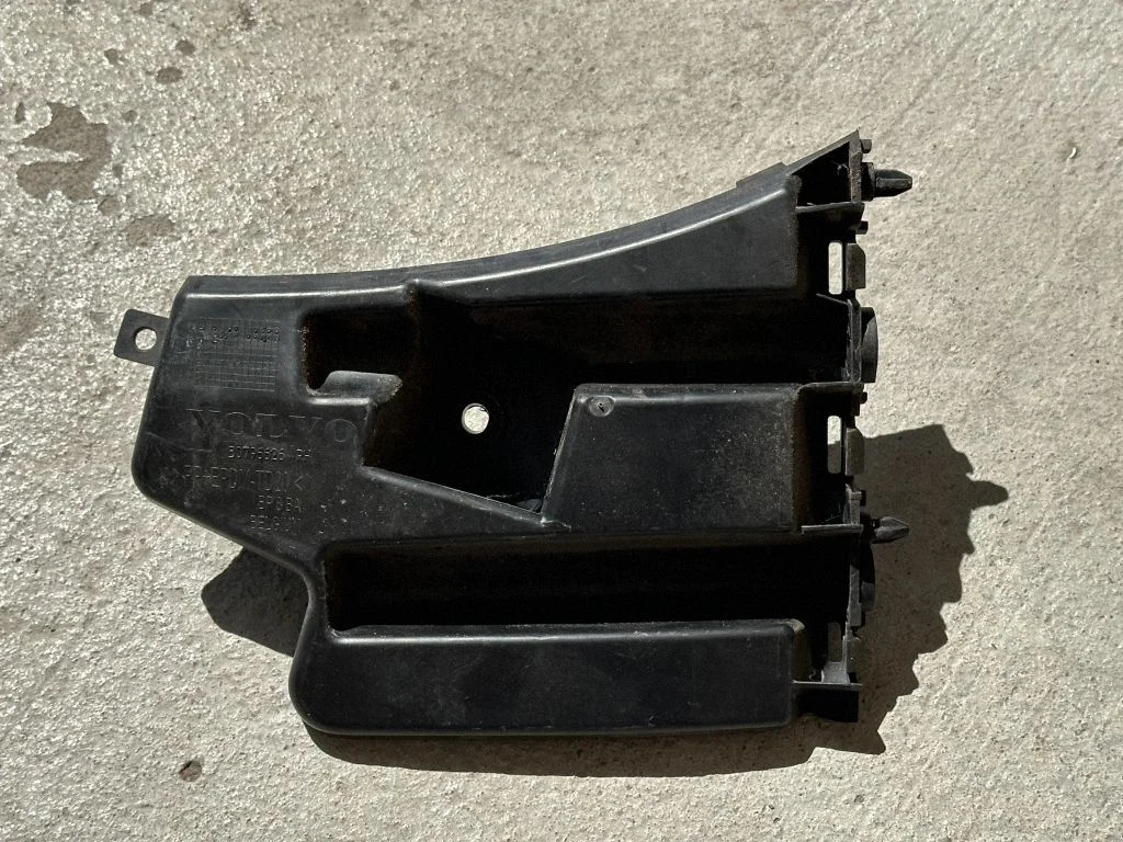 Front bumper mounting bracket – Volvo V60 (2011-2013)