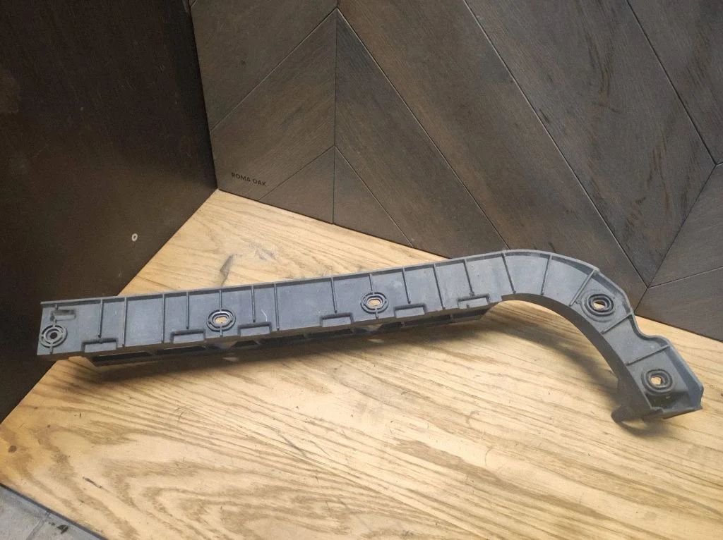 Rear bumper mounting bracket 3T9807864