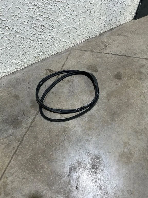 Loading door rubber seal (on body)