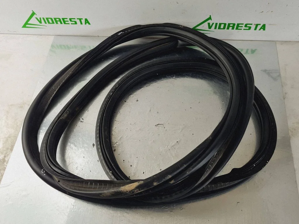 Loading door rubber seal (on body) 9811603080