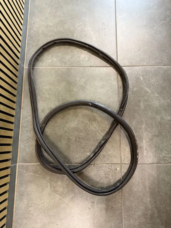 Loading door rubber seal (on body) – Citroen C4 Grand Picasso (2013-2018)