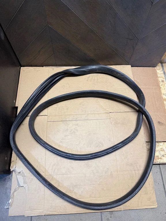 Loading door rubber seal (on body) – Volvo XC60 (2009-2013)
